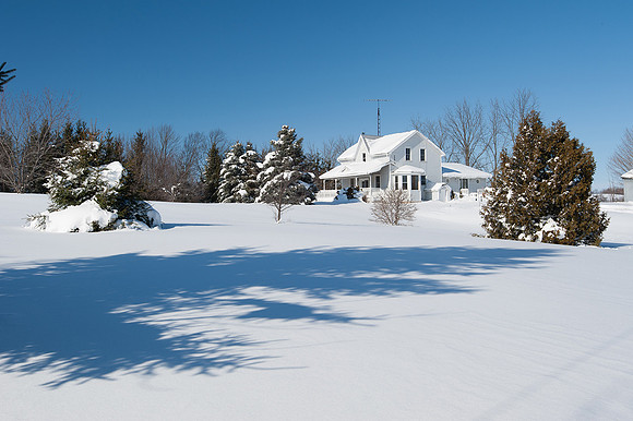 Farmhouse in Winter - 09Feb2013_9807_sm