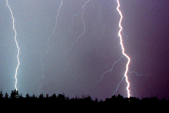 Lightning_July31_2005_crop_frame20