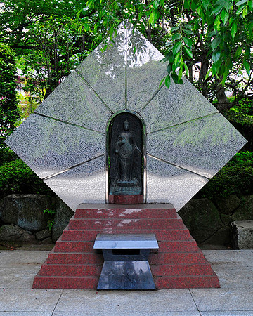 Zojoji_Temple_Grounds2_sm