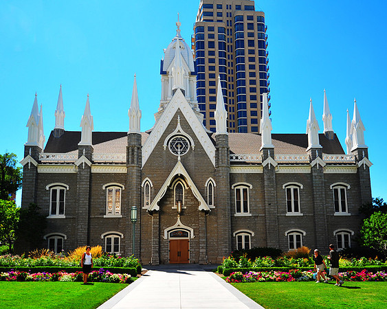 Tracy_in_Mormon_Land_4984