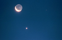 Moon_Venus_Mars_400mm_SkyNews
