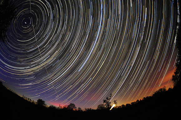 Star_Trails_Night_of_Camelopardalids