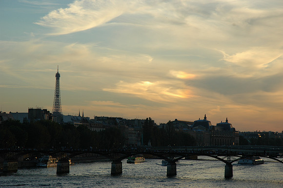 Eiffel_Tower_Sundog