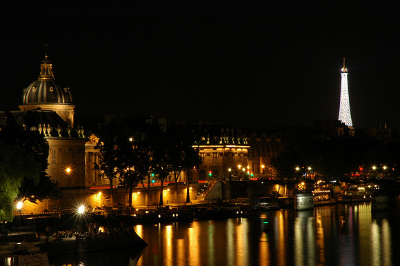 Eiffel_Tower_Midnight
