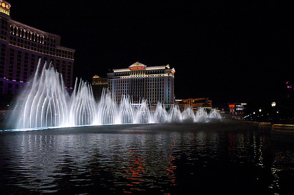 Bellagio_Fountain_36_small