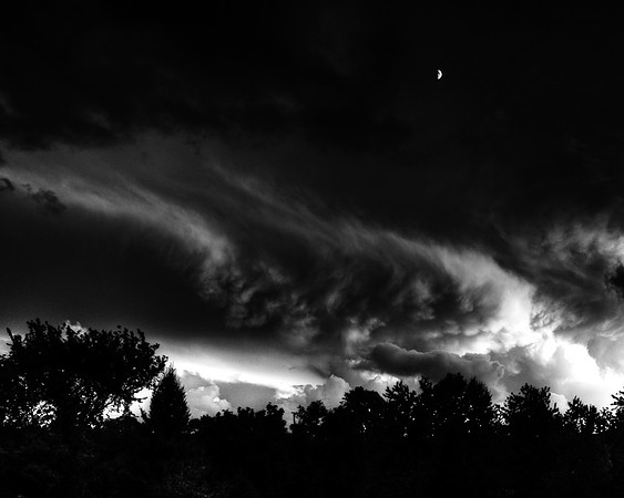 Moon_w_StormClouds_8368_9_tonemapped